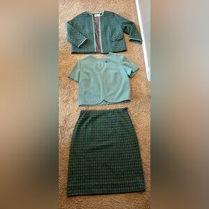 Vintage Three-Piece Green Tweed & Knit Skirt Set - Classic Women’s Ensemble